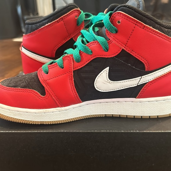 Air Jordan 1 Mid SE (GS) ‘Christmas’ Size 7 - Picture 8 of 11
